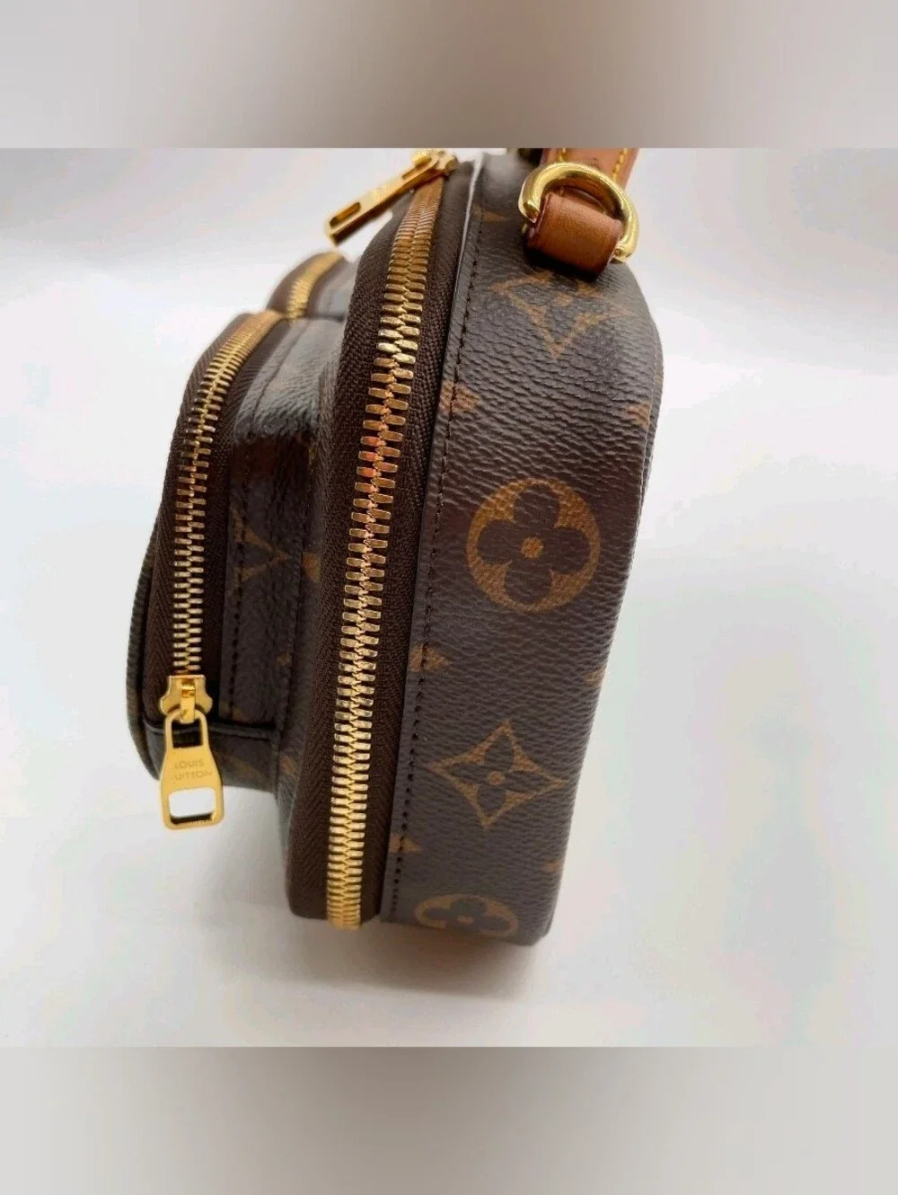 Louis vuitton Monogram Utility Crossbody M80446 W/Box/Dustbag/Strap/Coin pouch